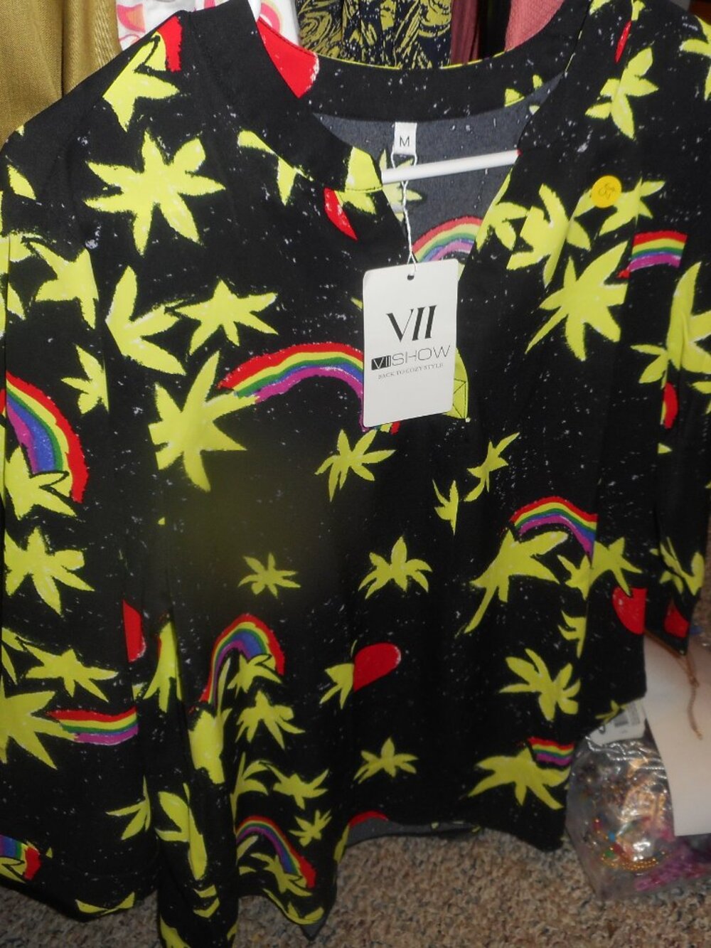 NWT VII SHOW - women’s V Neck COLORFUL top sz S